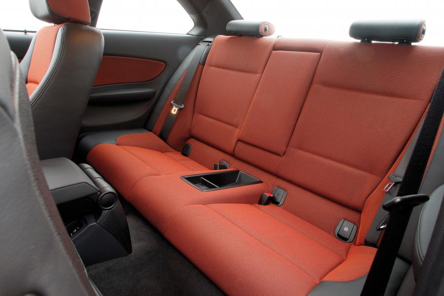 Интерьер BMW 135i Coupe (E82) 2008 года  (фото 19 из 34)
